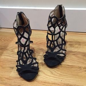 Just Fab Cut Out Design Shoes